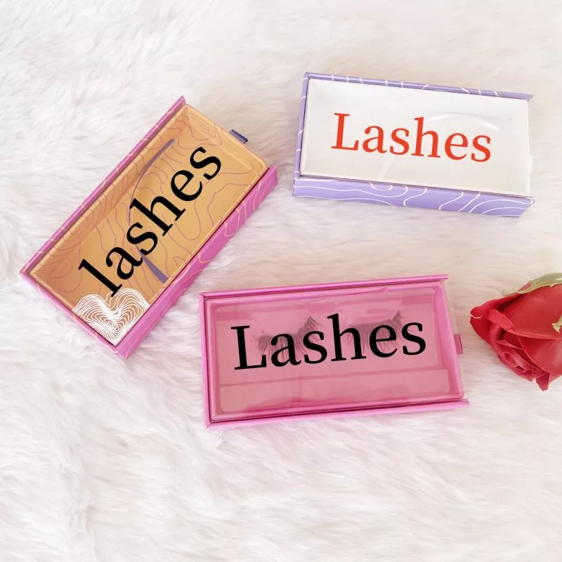 close row eyelashes box logo stamping white color